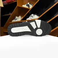 LV Trainer Black 3