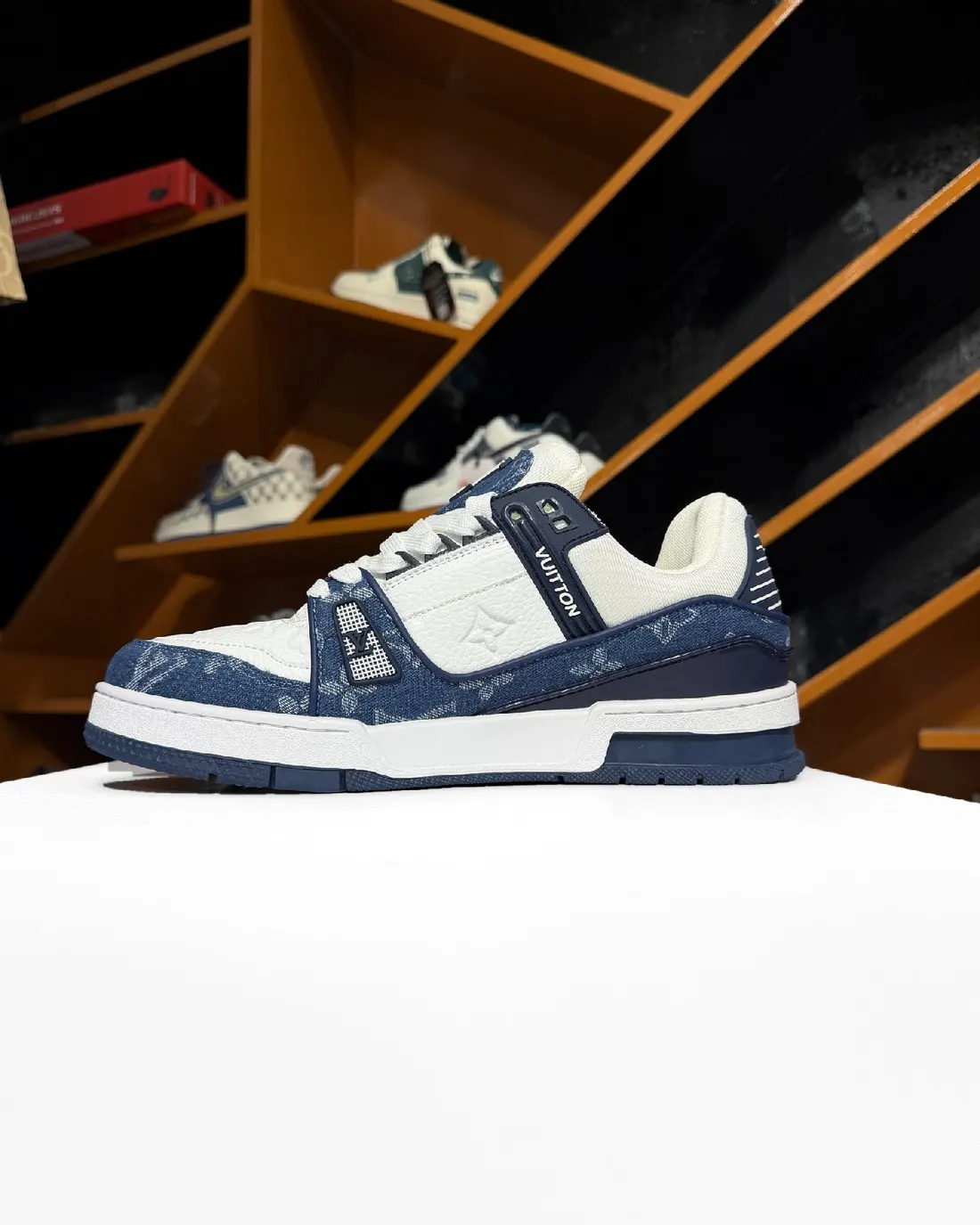 LV Trainer Blue